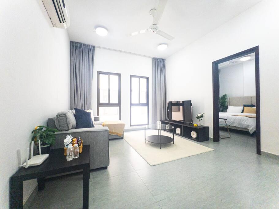 Near Royal Opera, Parking, Hiking Trail *
